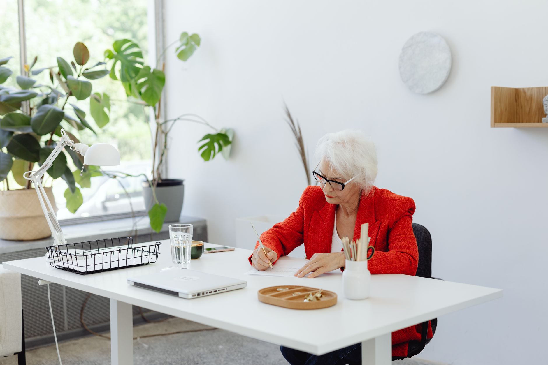 comparing top desk lamp for seniors on Amazon