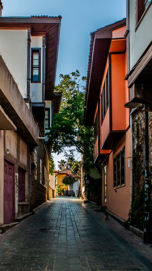 Free Narrow Alley Between Houses Stock Photo