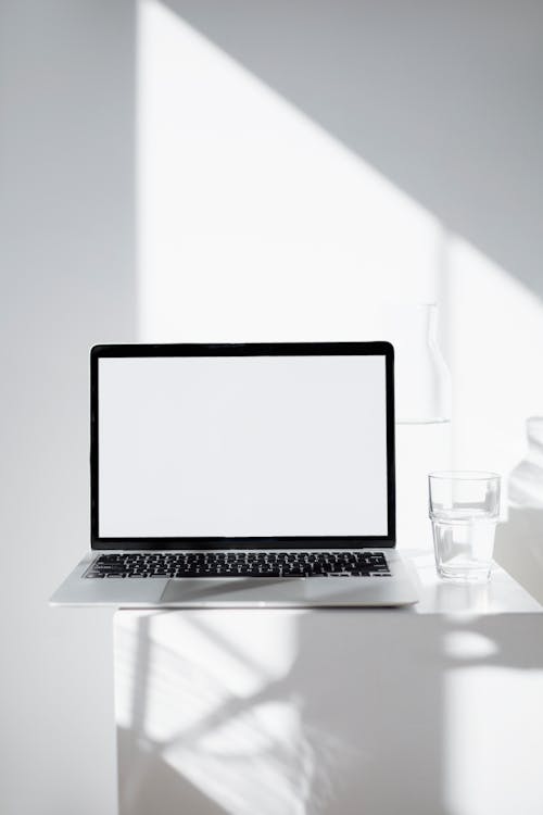 Δωρεάν στοκ φωτογραφιών με laptop, macbook, minimal