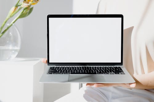 Darmowe zdjęcie z galerii z biały ekran, laptop, makieta