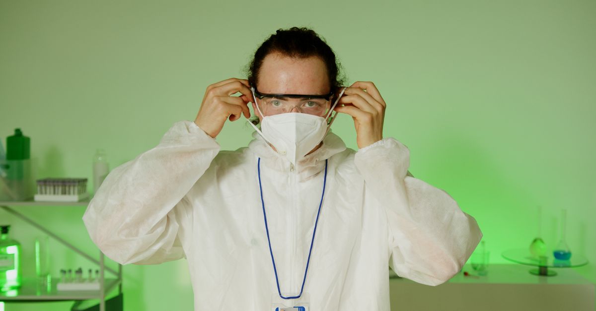 Allen Mask Science Scientist in Lab Coat and Face Mask · Free Stock Photo