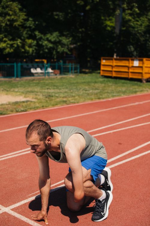 Free Amputee athlete on a track, showing determination and strength before a race. Stock Photo