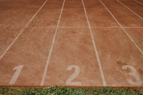 Kostenloses Stock Foto zu leichtathletik, linien, nummern