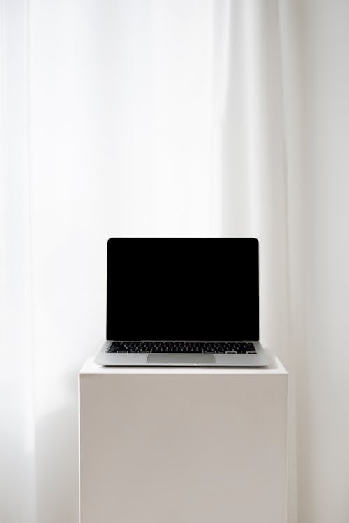 Gratis lagerfoto af bærbar computer, gadget, hvidt bord