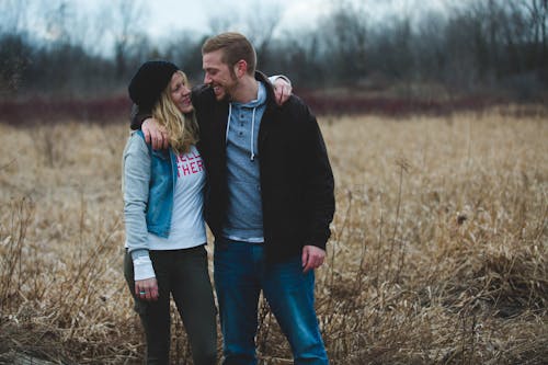 Free Photo of Couple Near the Field  Stock Photo