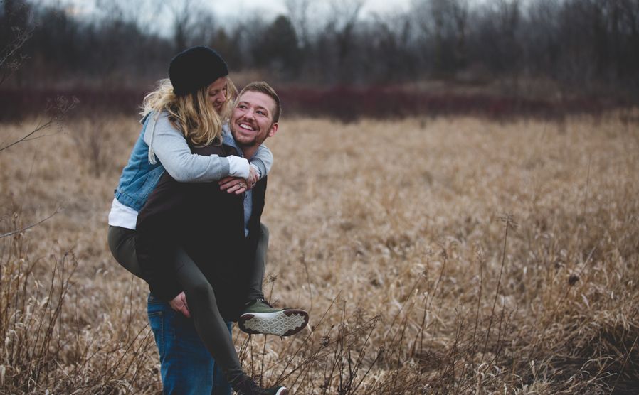 Online dating: starting a conversation on a niche platform