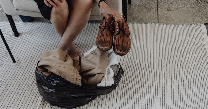 Où jeter les vieux vêtements et les chaussures ?