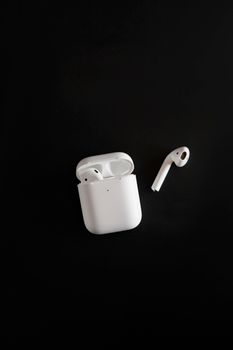Free stock photo of chrome, dark, disjunct