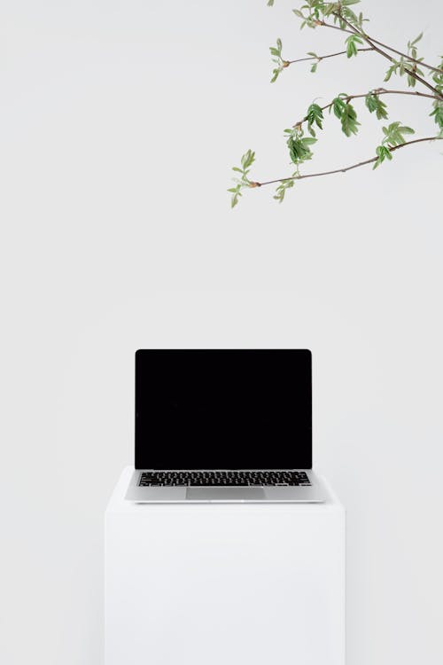 Ilmainen kuvapankkikuva tunnisteilla apple mac kirja, kannettava tietokone, minimalismi