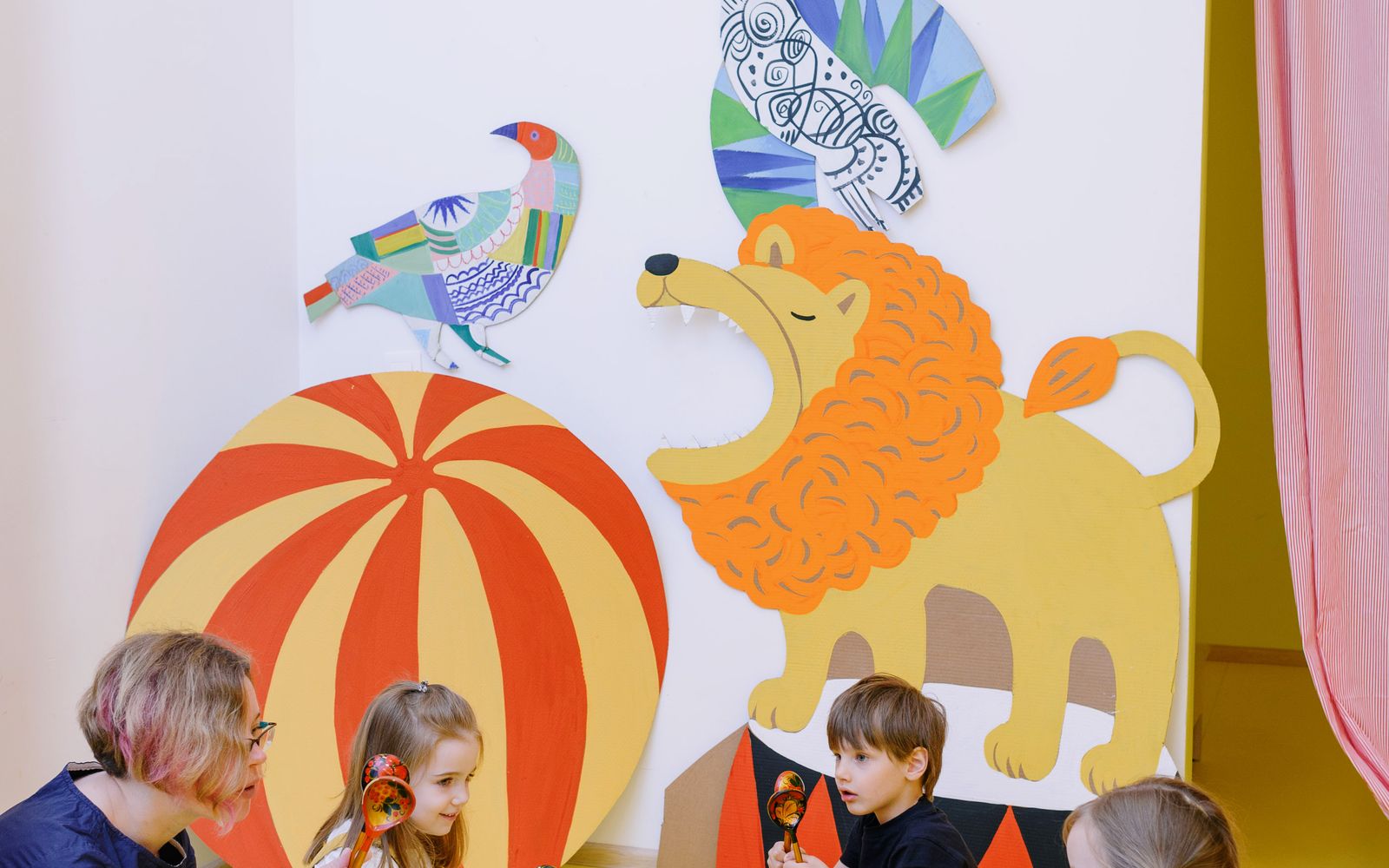 Kinderen leren spelenderwijs bij de opvang