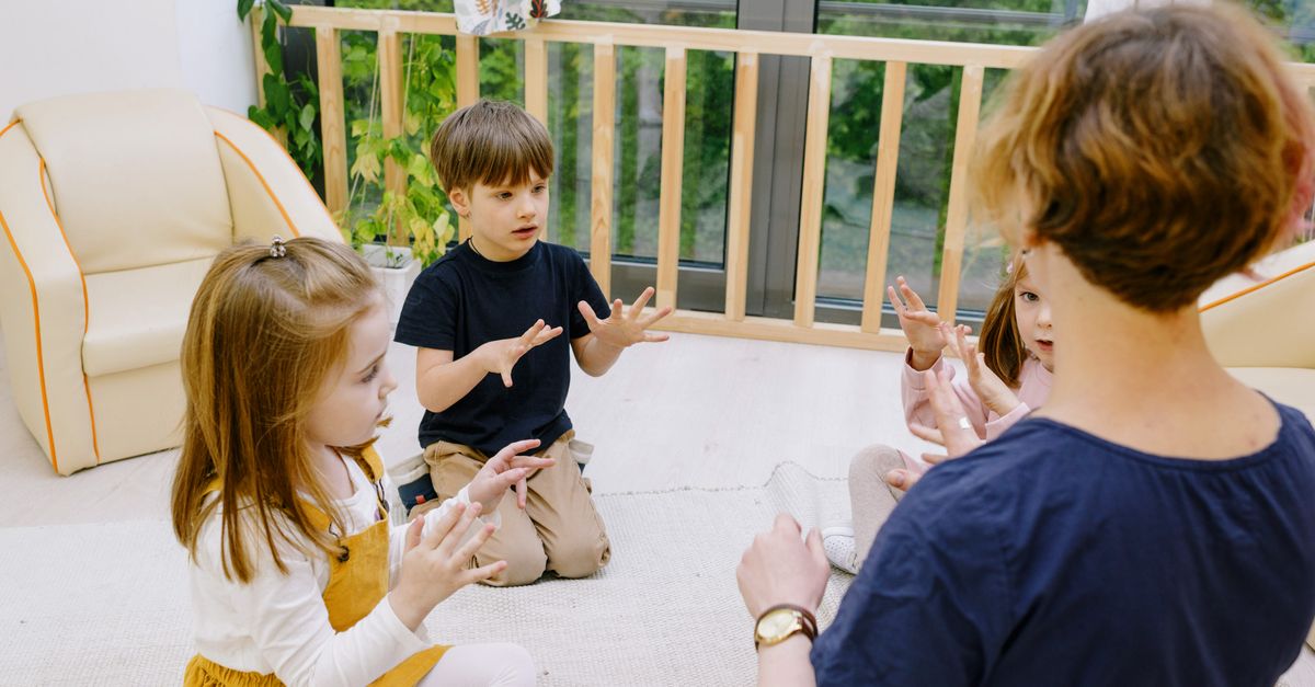 Public hearing and speech therapy centres