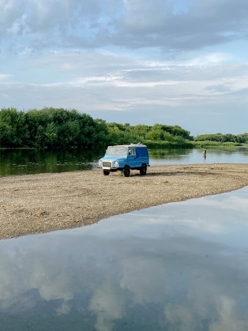 Immagine gratuita di alberi, auto, fiume