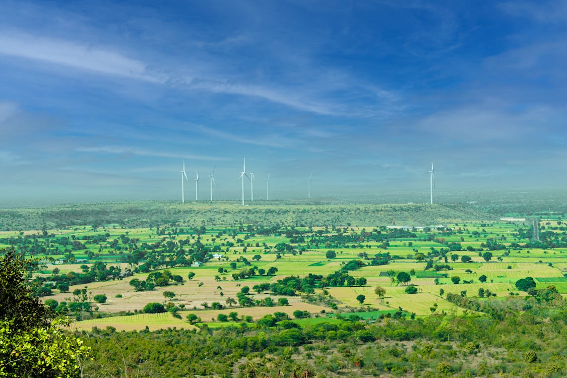 Fotos de stock gratuitas de campo, cielo azul, molinos de viento