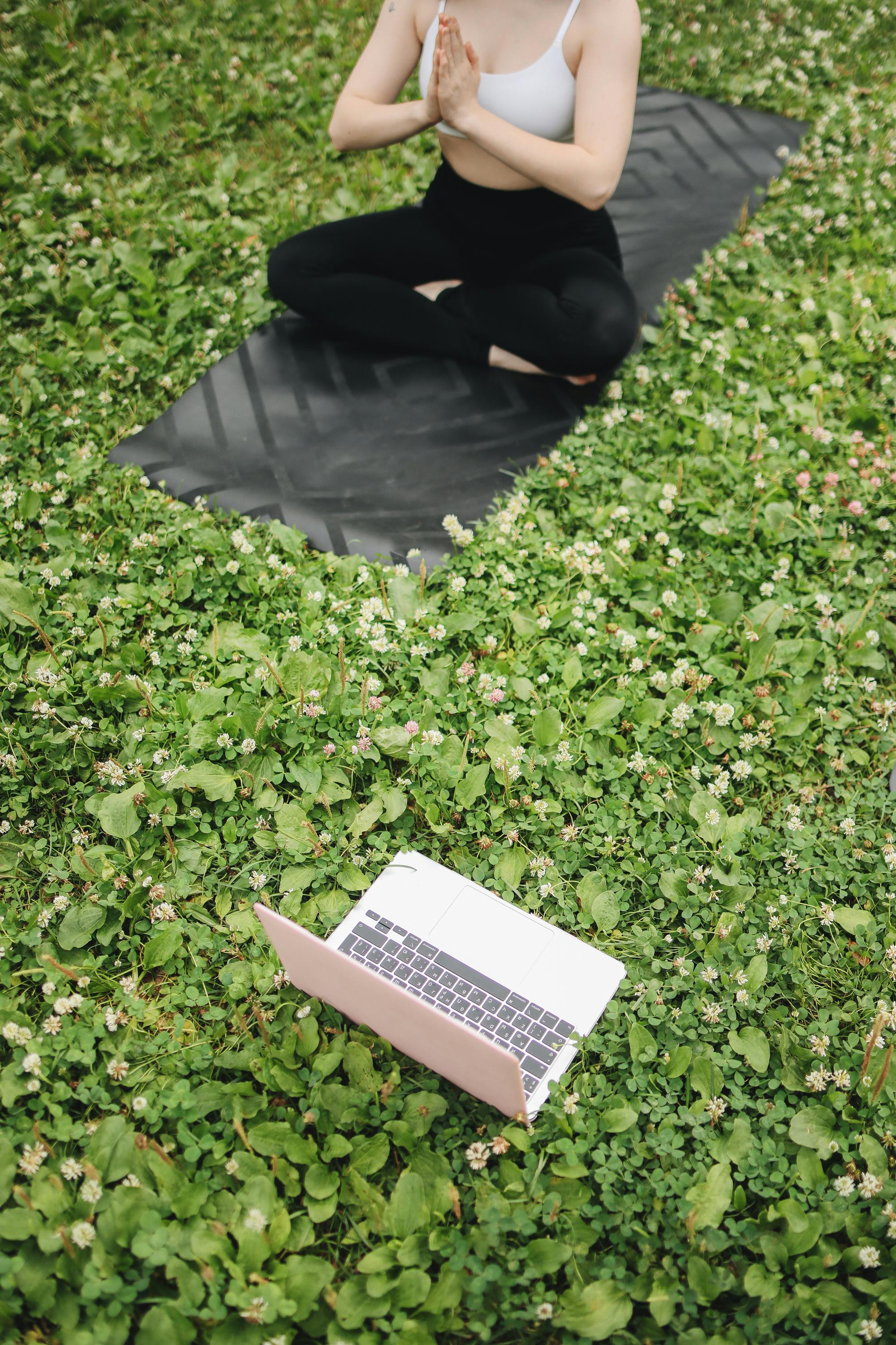 5 Ways Yoga Improves Work Productivity