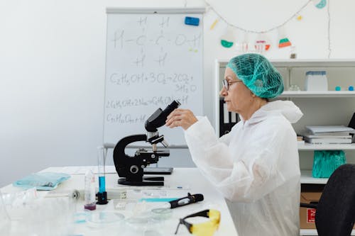 Darmowe zdjęcie z galerii z badania, chemia, czapka bouffant