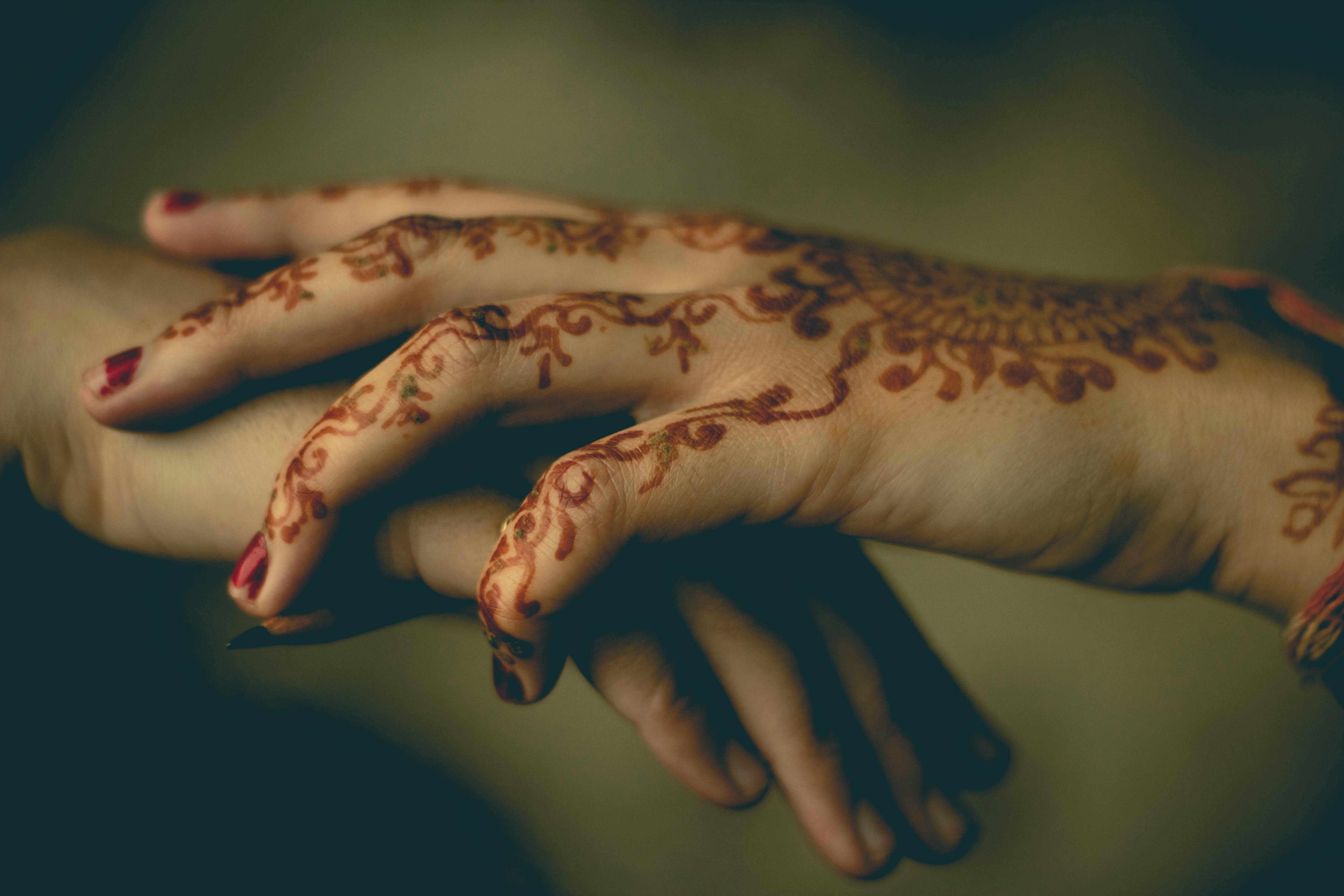 How to differentiate between 100% Natural henna & black henna? | by Zainab  Rangwala | Medium