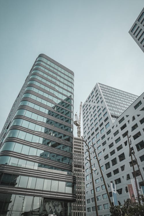 Бесплатное стоковое фото с вертикальный выстрел, небоскребы, офисное здание