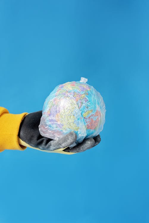 Gratis lagerfoto af Globe, hånd, handsker