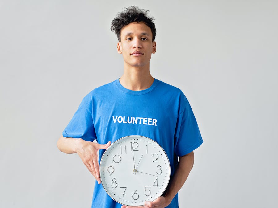 How much per hour is 150k a year?