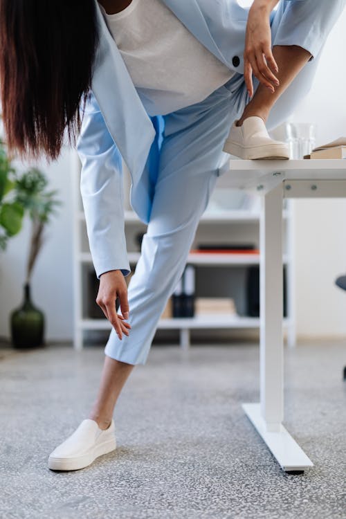 Foto profissional grátis de alongamento, escritório, flexível