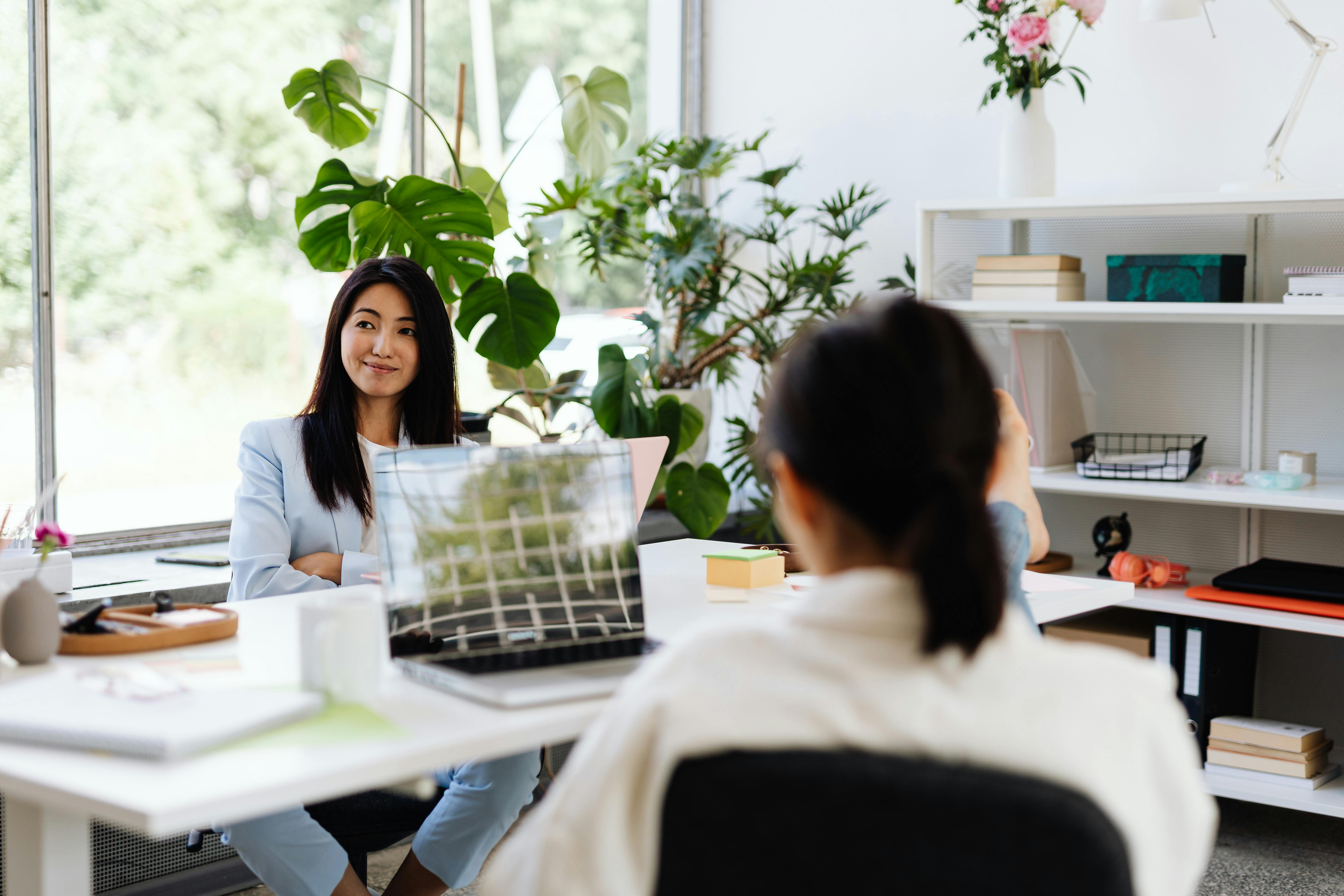 What to Look for When Hiring an Executive Search Firm — Photo by www.kaboompics.com on Pexels