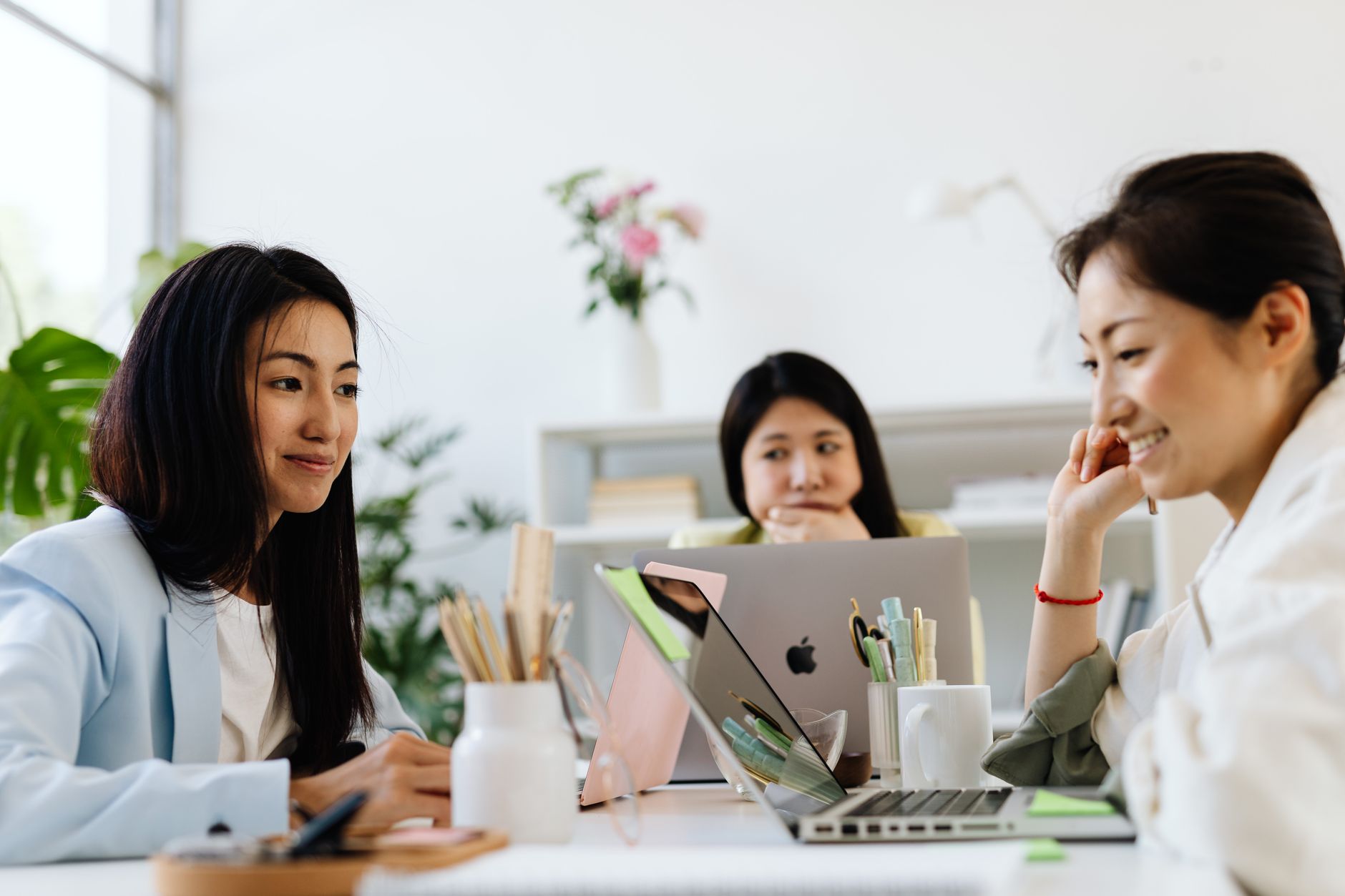 Giao diện tìm kiếm việc làm trên CareerNet với tính năng lọc lương.