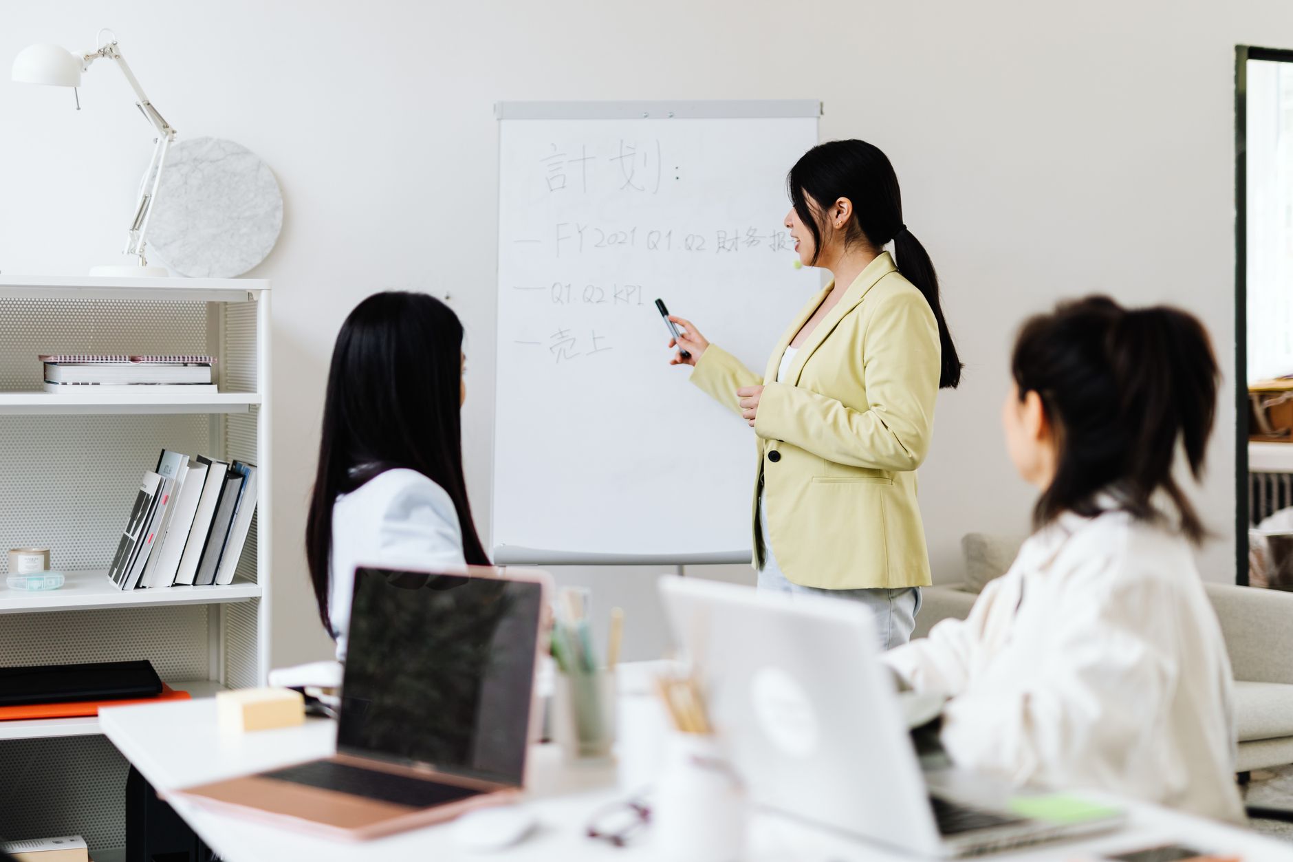 Chủ động thích nghi và đóng góp giá trị là cách thể hiện năng lực.