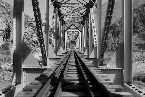 Gratis Fotos de stock gratuitas de blanco y negro, construcción, ferrocarril Foto de stock
