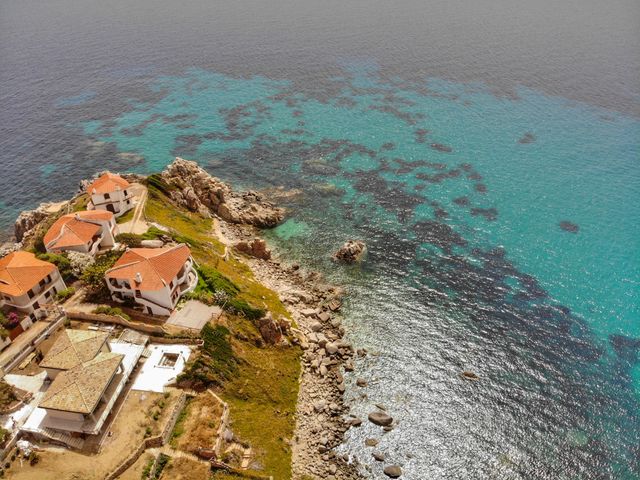 Coastal houses above a turquoise sea, photo by Manzoni Studios on Pexels