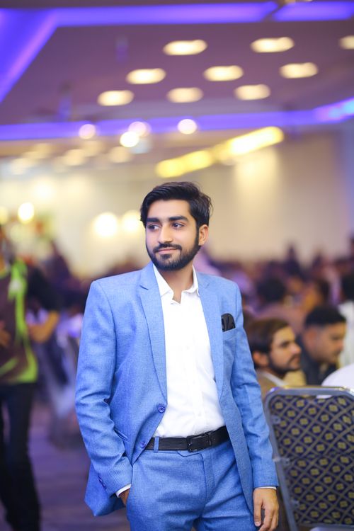 Free A stylish man in a blue suit with facial hair attending an elegant indoor event. Stock Photo