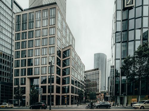 Free Captivating view of modern office buildings in a bustling urban downtown setting. Stock Photo