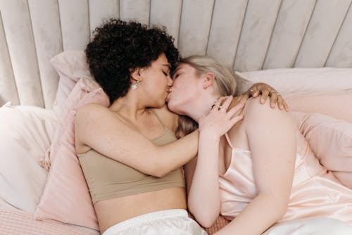 Free Couple Kissing Each Other Stock Photo