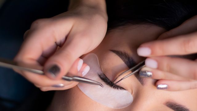 Lash Lifting: Lash Lifting Ficou Manchado? Veja o Que Fazer e Como Corrigir
