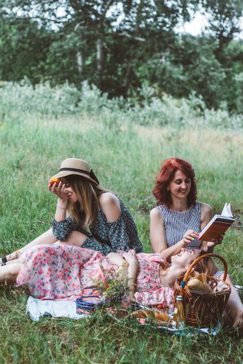 Free Women Spending Time Together Stock Photo