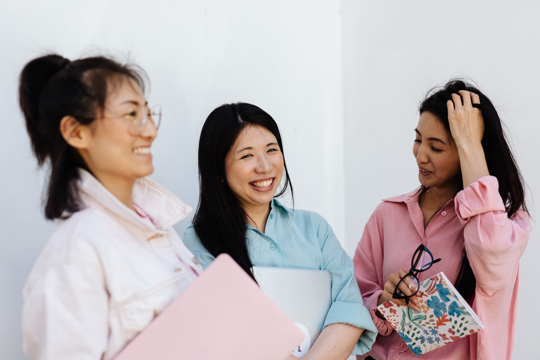 Xây dựng thương hiệu cá nhân giúp bạn kết nối và mở rộng mạng lưới chuyên nghiệp.