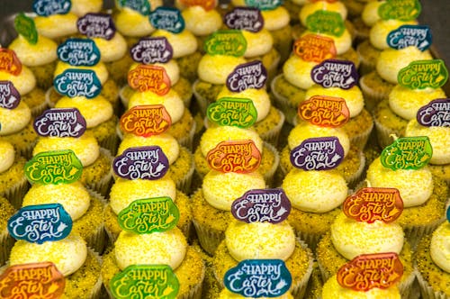 Free Cupcakes With Happy Easter Tags Stock Photo