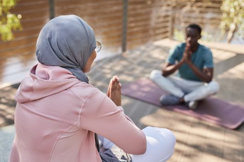 Free Two individuals practicing yoga outdoors, focusing on mindfulness and relaxation. Stock Photo