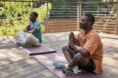 Fotobanka s bezplatnými fotkami na tému afroameričania mužov, černosi, joga