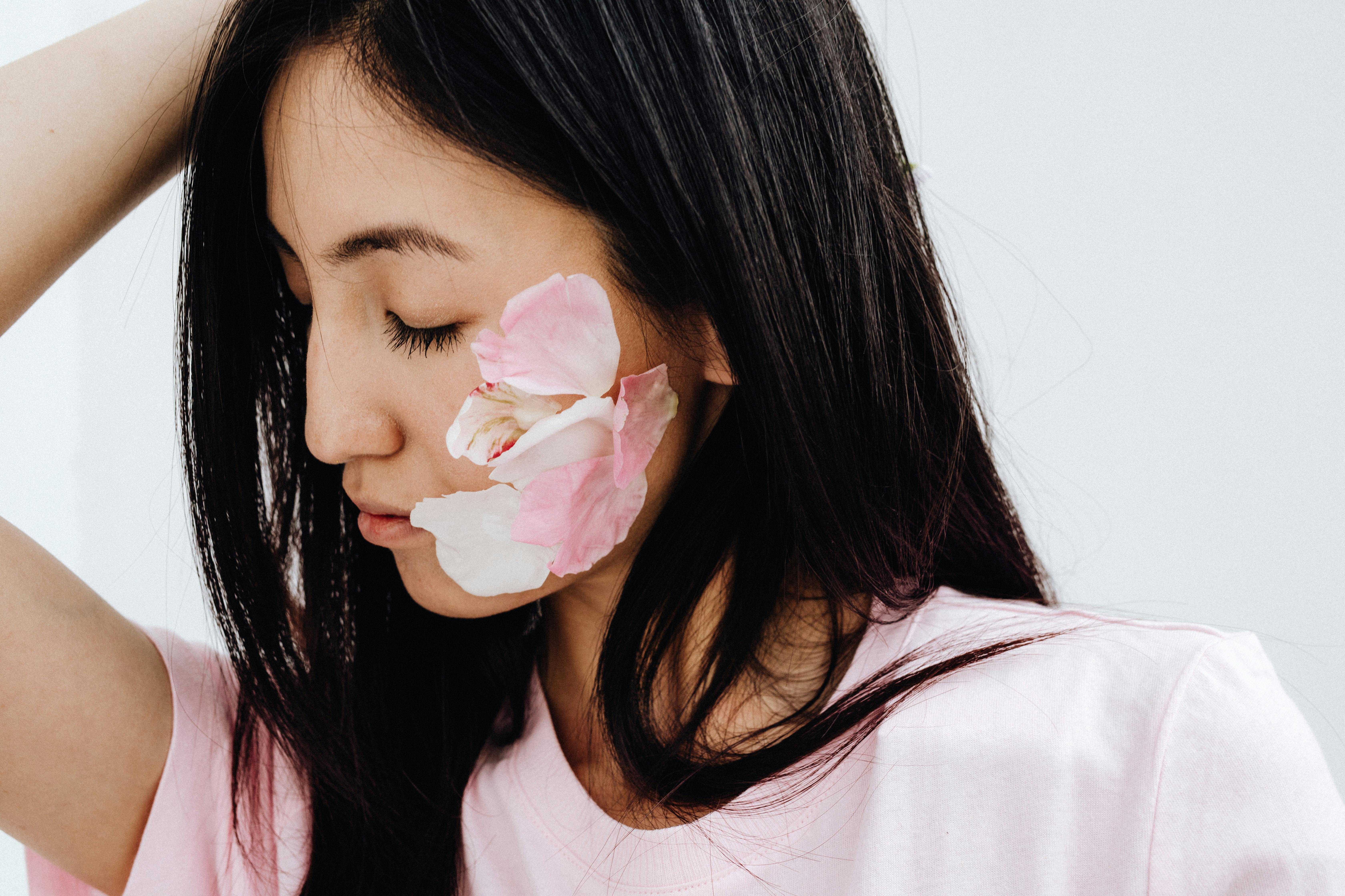 beauty glowing skin — Photo by www.kaboompics.com on Pexels