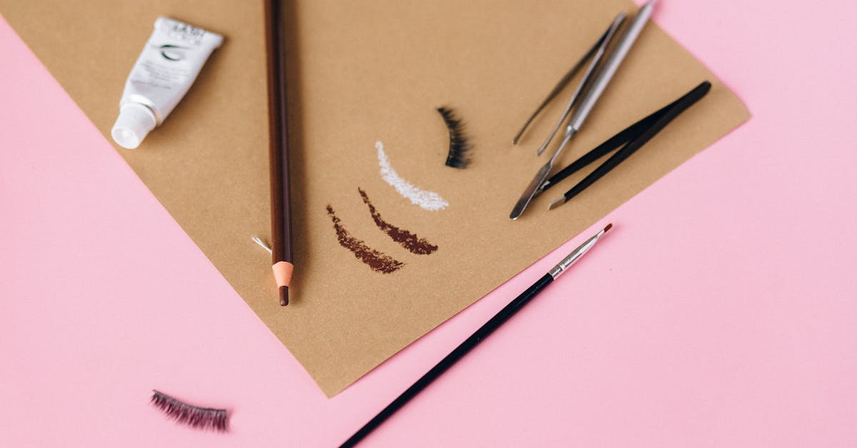 Pencil Thin Eyebrows Retro