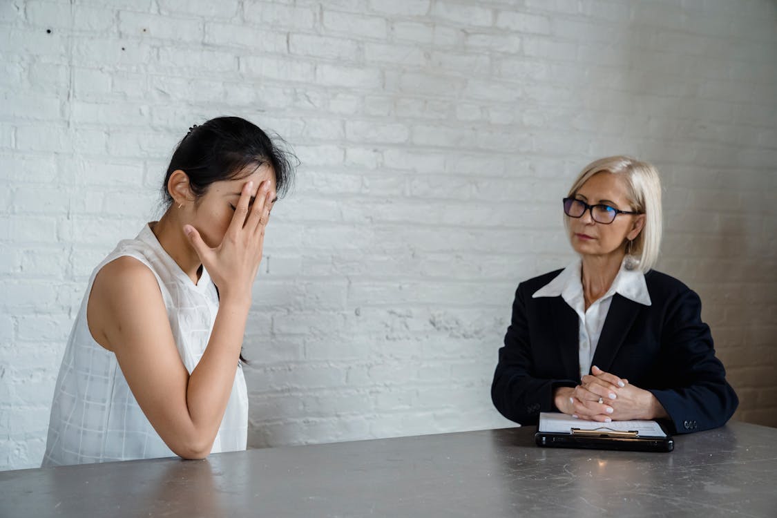 Free Emotional Woman with Hand on Face Stock Photo