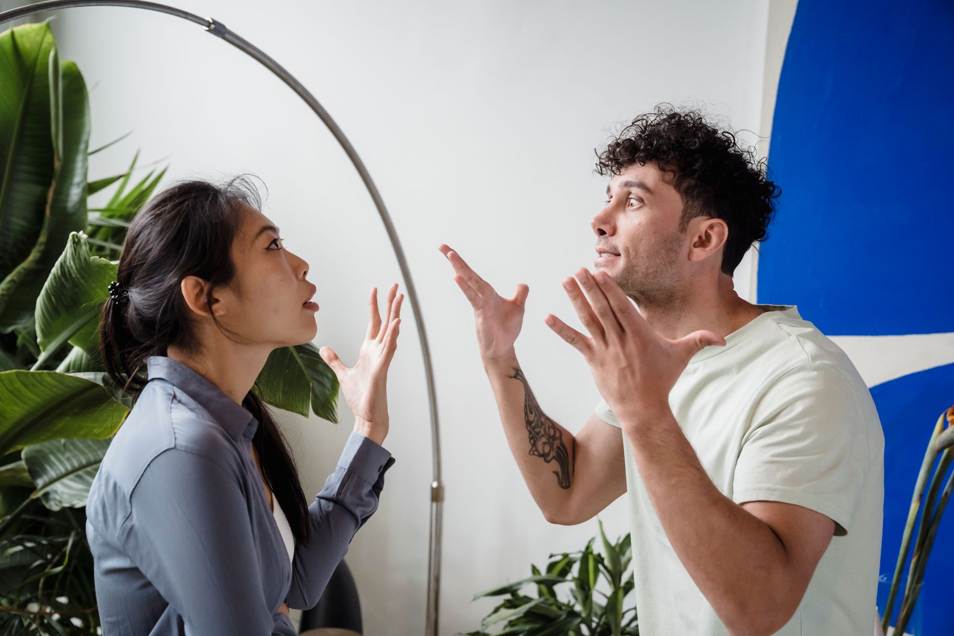 Vrouwen verdienen ook een 'schop onder hun kont', stelt opiniemaker