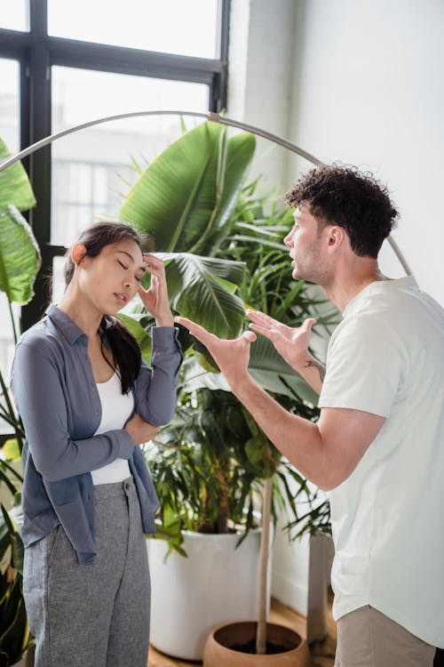 Free Angry Man Talking to a Woman Stock Photo