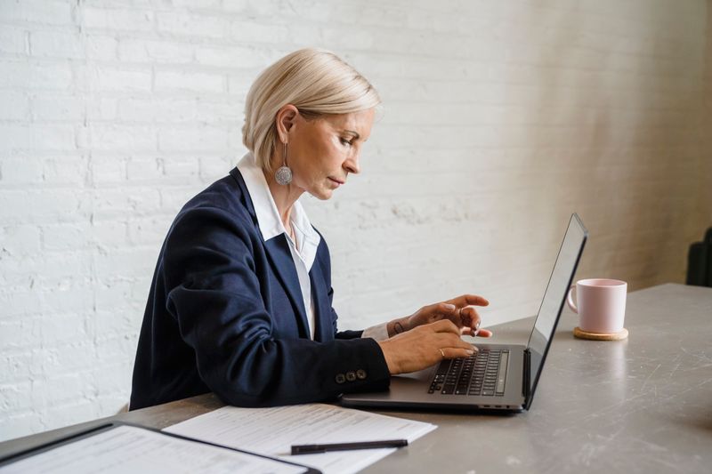 LinkedIn Headline Formulas by Role (That Recruiters Actually Search)