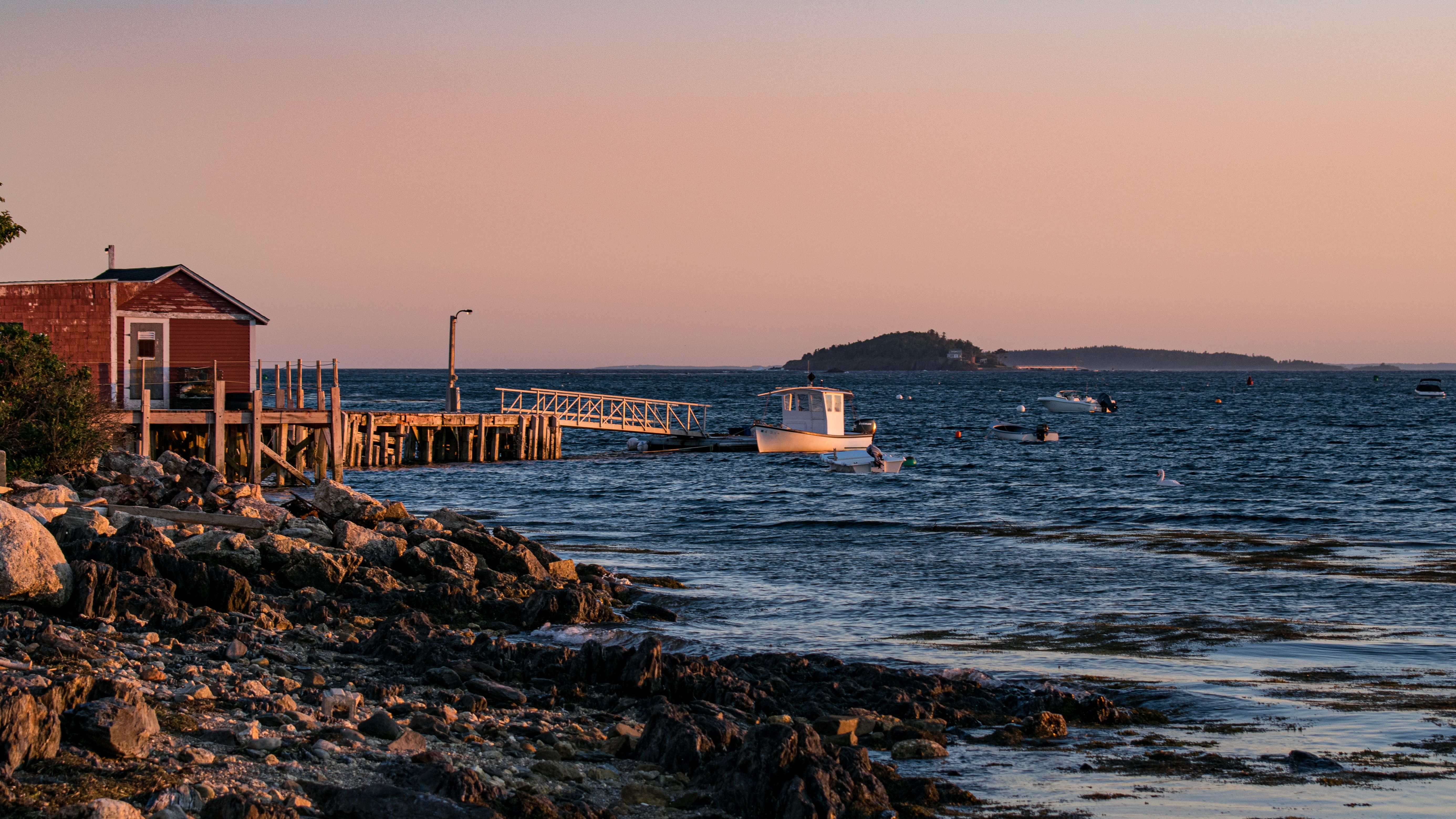 Salt-Washed Piers and Granite Coves: A Day-Trip Escape to Historic Marblehead Harbor