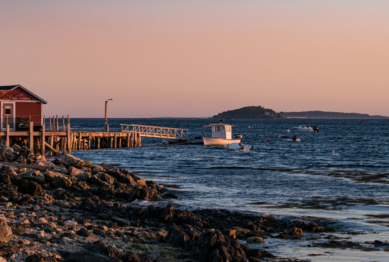 Salt-Washed Piers and Granite Coves: A Day-Trip Escape to Historic Marblehead Harbor