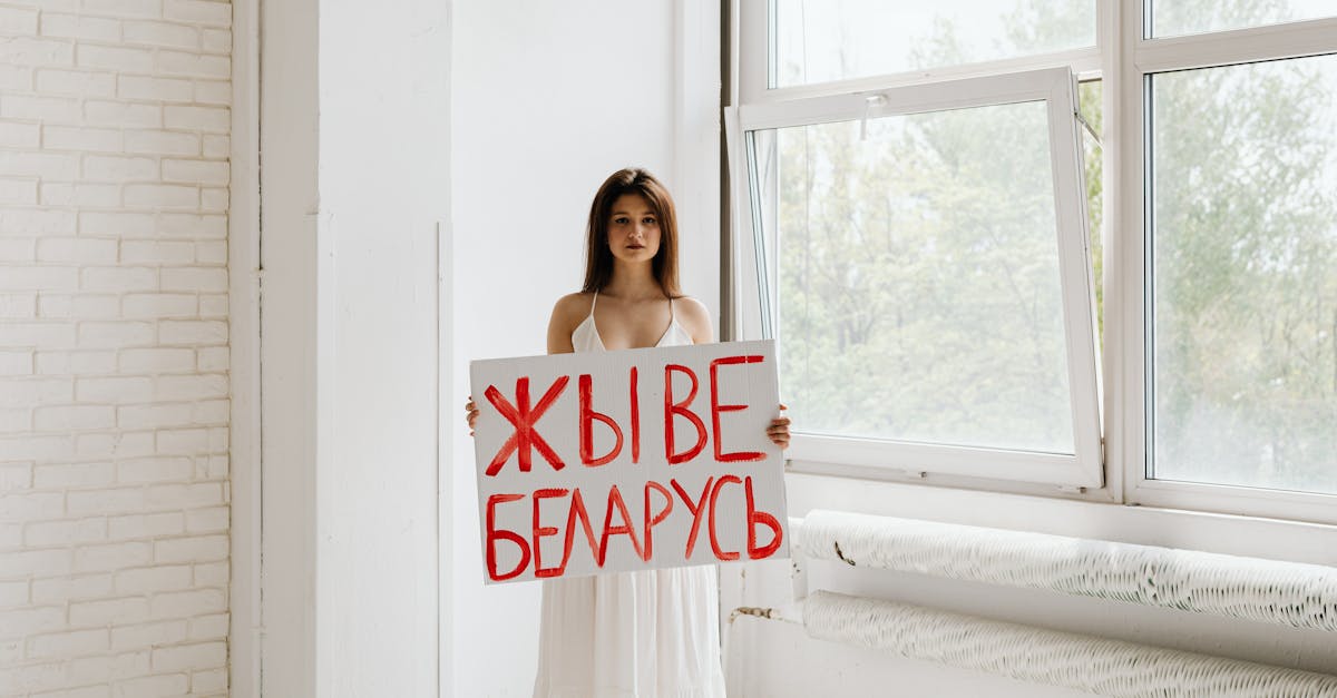 連任成功的勒科爾努呼籲政治混亂中保持冷靜穩定