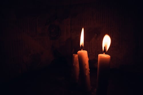 Бесплатное стоковое фото с воск, зажженные свечи, крупный план