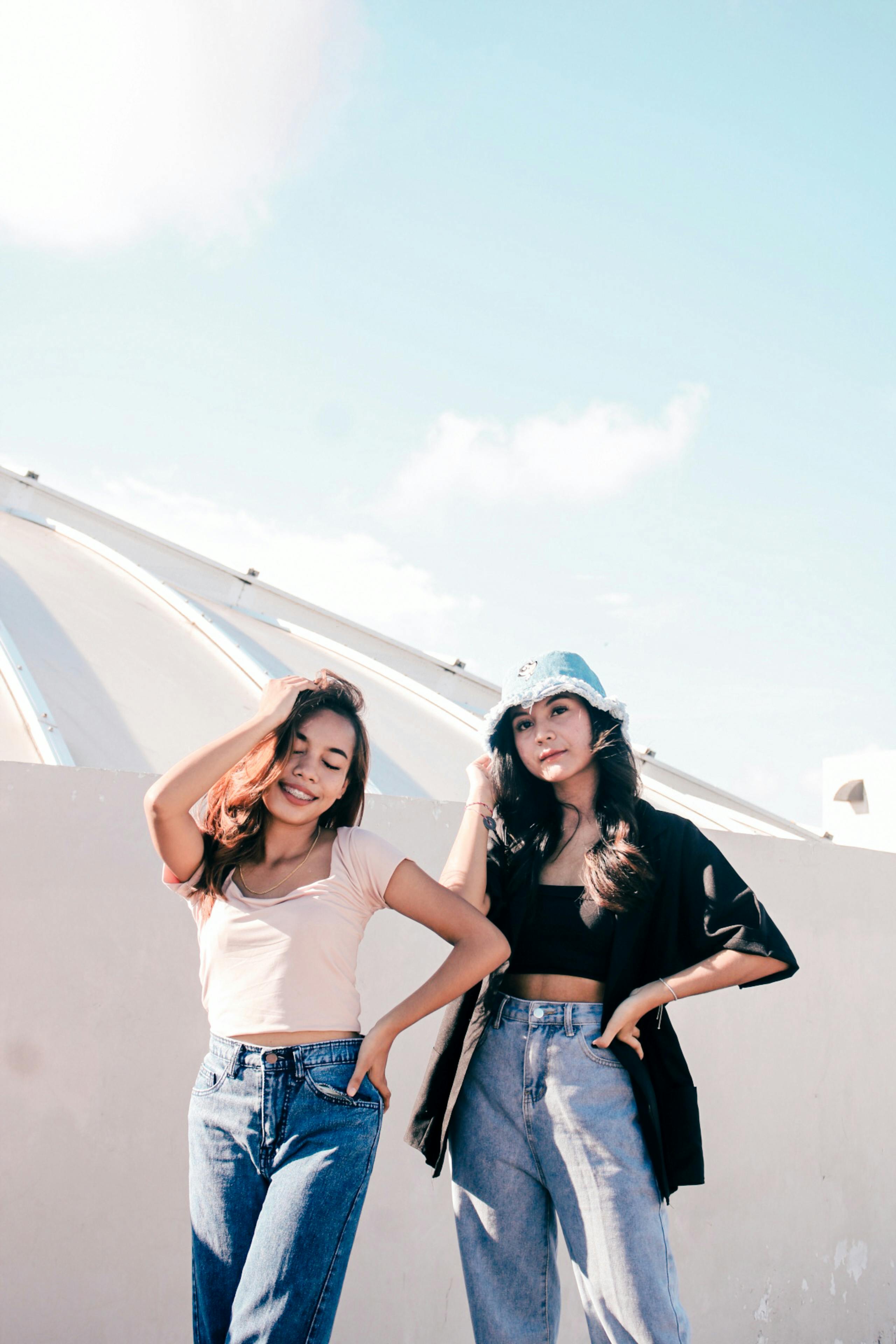 b double f 🏜 | Sisters photoshoot poses, Best friends shoot, Friend  pictures poses