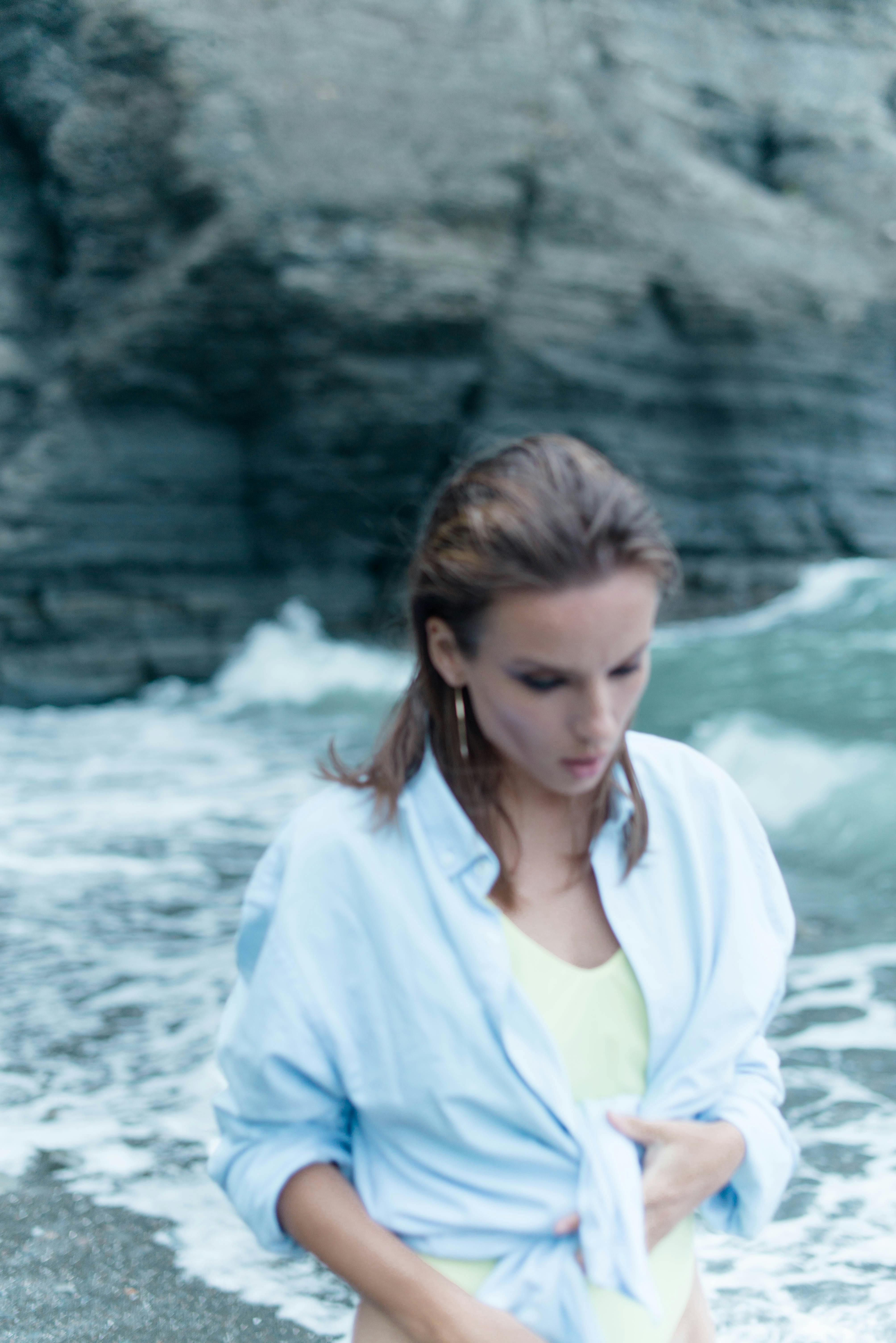 Zadarmo Fotobanka s bezplatnými fotkami na tému blúzka, breh, človek Fotka z fotobanky